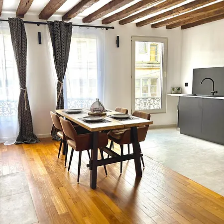 Charming Triplex Hypercentre Melun